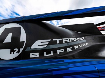 Ford Transit SuperVan 4.2 szybszy od Porsche i Corvette